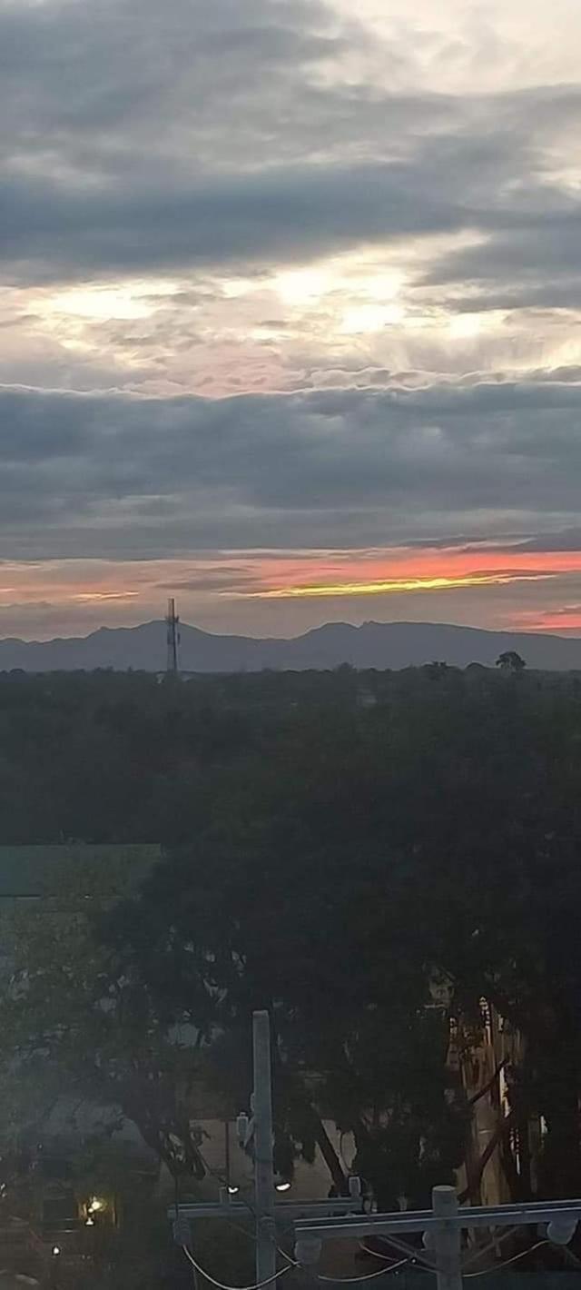 Happy Stays A - Sunset View At Smdc Hope Residences Trece Martires Exterior photo